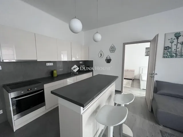 Eladó lakás Pécs, János utca 54 nm