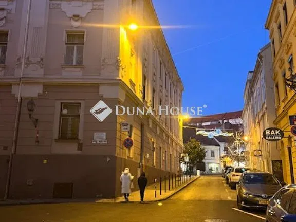 Eladó lakás Pécs, Jókai utca 74 nm