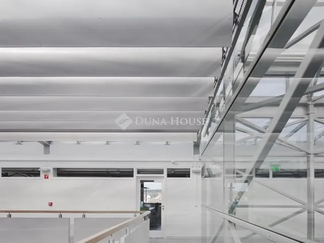 Eladó kereskedelmi és ipari ingatlan Komló 2515 nm