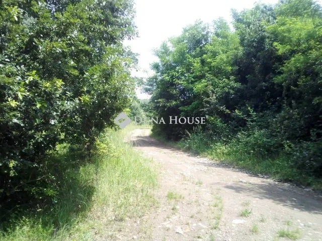 Eladó telek Komló, Kossuth akna utca 160060 nm