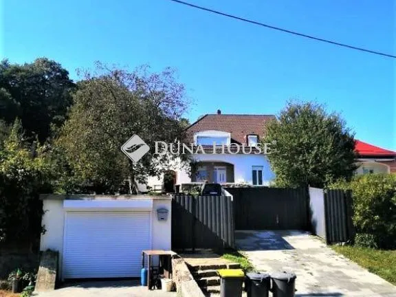 Eladó ház Komló 220 nm