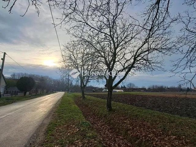 Eladó telek Kémes, Vértanúk utca 1040 nm