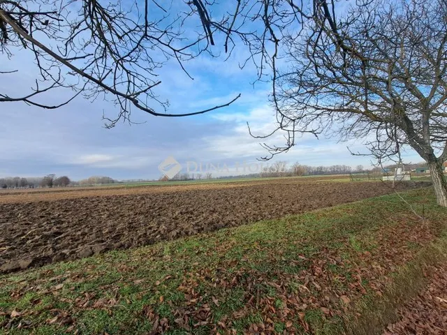 Eladó telek Kémes, Vértanúk utca 1040 nm