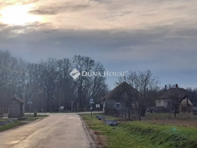 Eladó telek Kémes, Vértanúk utca 1040 nm