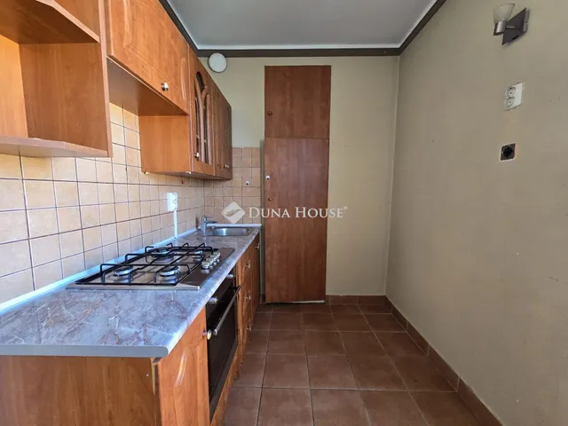 Kiadó lakás Pécs, Gyöngyös utca 52 nm