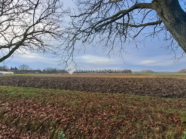 Eladó telek Kémes, Vértanúk utca 1040 nm