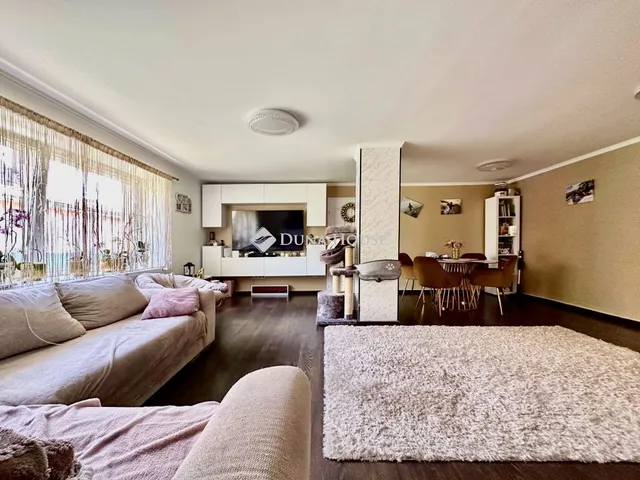 Eladó ház Pécs, Nagyhidi út 248 nm