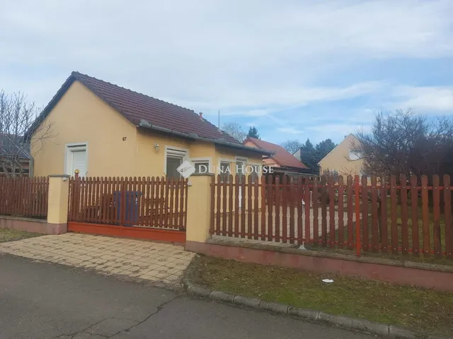 Eladó ház Kozármisleny, Gárdonyi Géza utca 180 nm