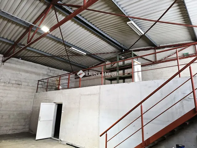 Kiadó kereskedelmi és ipari ingatlan Pécs 117 nm