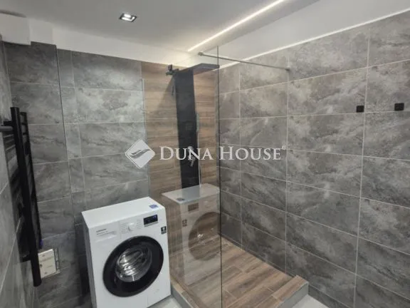 Eladó lakás Pécs, Bánki Donát út 67 nm