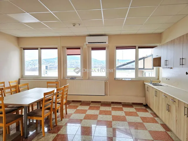 Kiadó kereskedelmi és ipari ingatlan Pécs 15 nm