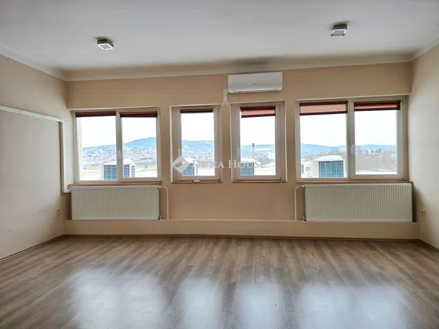 Kiadó kereskedelmi és ipari ingatlan Pécs 360 nm