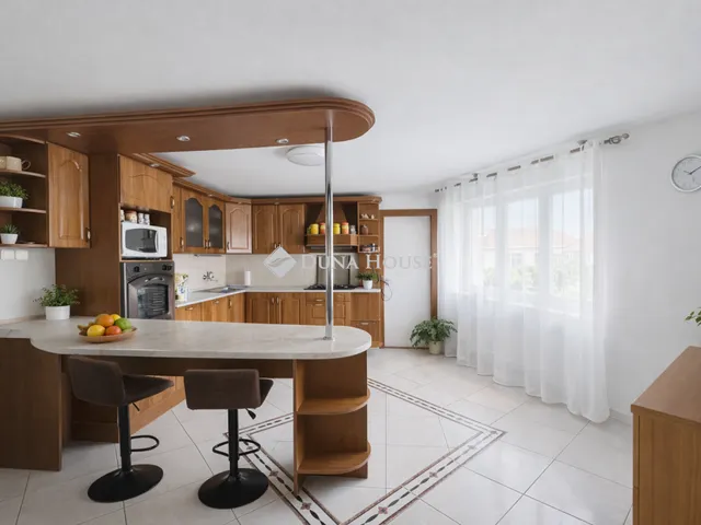 Eladó ház Pogány, Pécsi út 200 nm