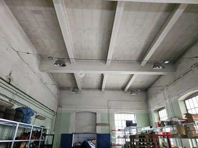 Kiadó kereskedelmi és ipari ingatlan Pécs 230 nm