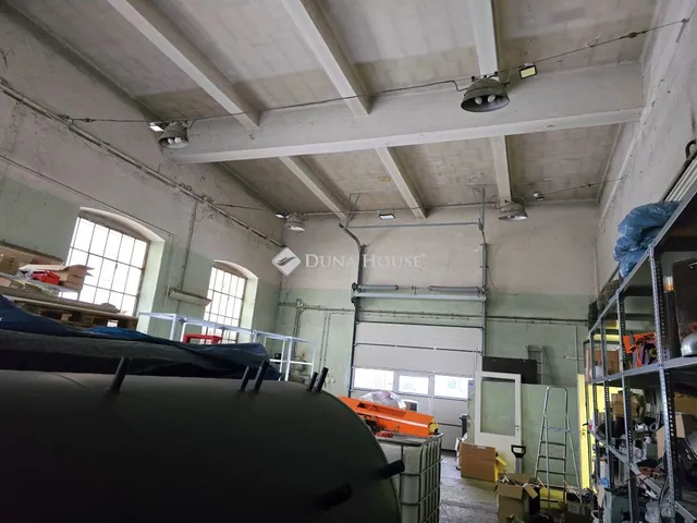 Kiadó kereskedelmi és ipari ingatlan Pécs 230 nm