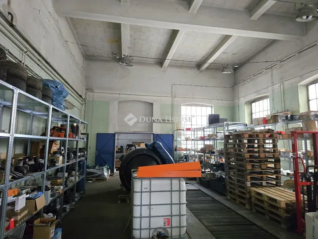 Kiadó kereskedelmi és ipari ingatlan Pécs 230 nm