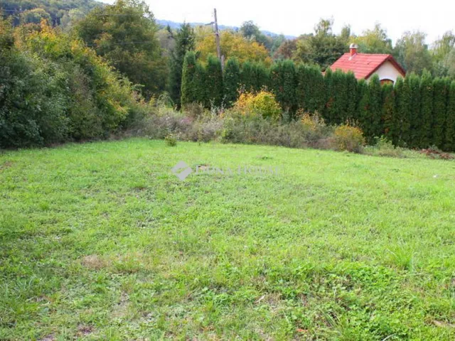 Eladó telek Magyarhertelend 2077 nm