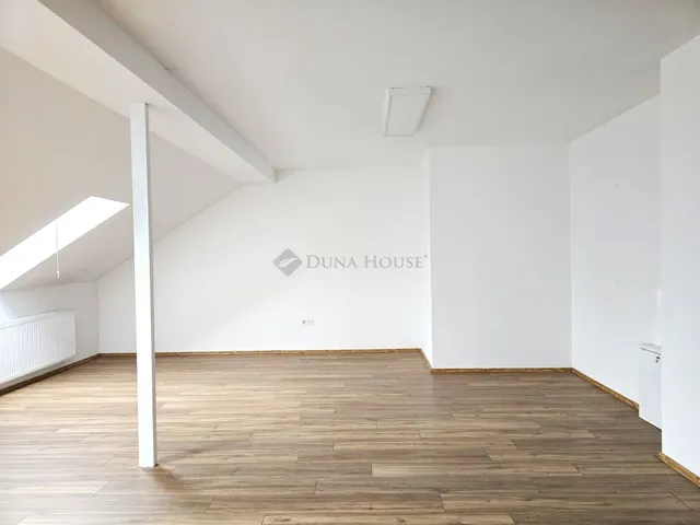 Eladó kereskedelmi és ipari ingatlan Pécs 600 nm