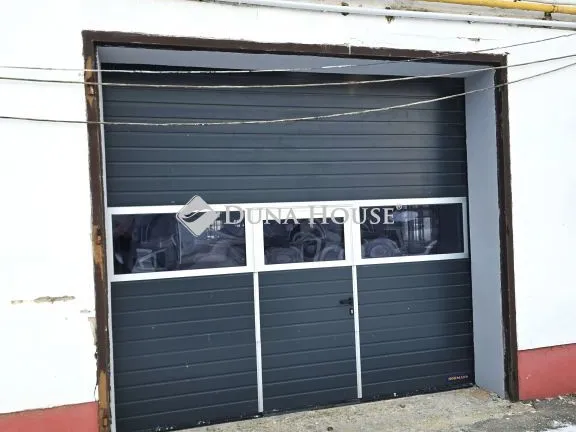 Eladó kereskedelmi és ipari ingatlan Pécs 900 nm