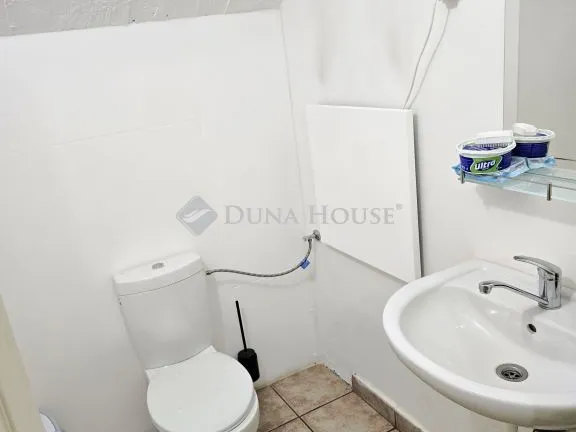 Eladó kereskedelmi és ipari ingatlan Pécs 900 nm