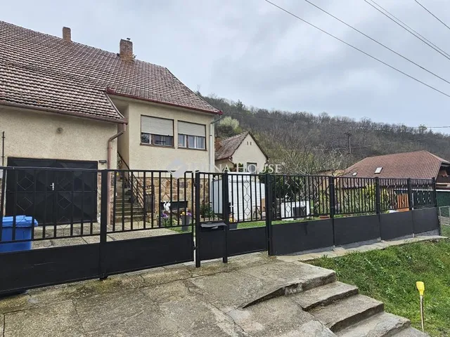 Eladó ház Pécs, Nagydeindoli út 99 nm