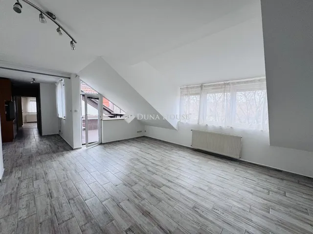 Eladó lakás Pécs, Páfrány utca 106 nm