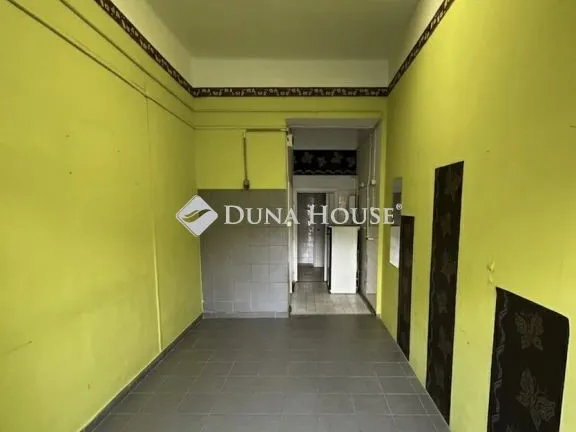 Eladó kereskedelmi és ipari ingatlan Komló 27 nm