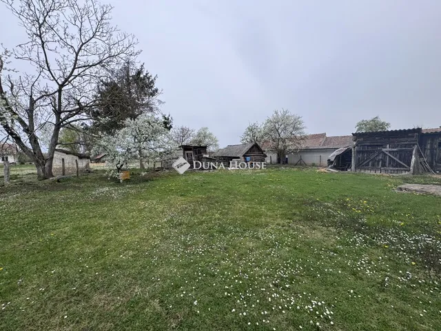 Eladó ház Pusztakovácsi, Fő utca 2000 nm