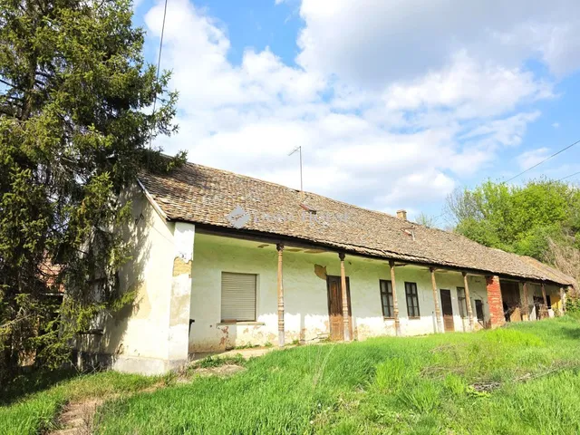 Eladó ház Hőgyész 81 nm