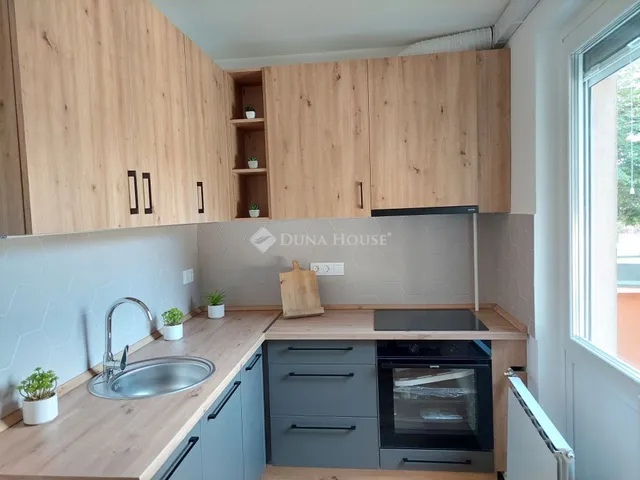 Eladó lakás Pécs, Tildy Zoltán utca 52 nm