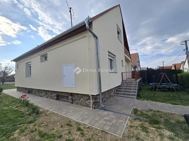 Eladó ház Kozármisleny, Móra Ferenc utca 200 nm