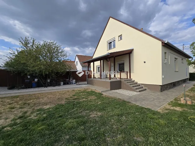 Eladó ház Kozármisleny, Móra Ferenc utca 200 nm