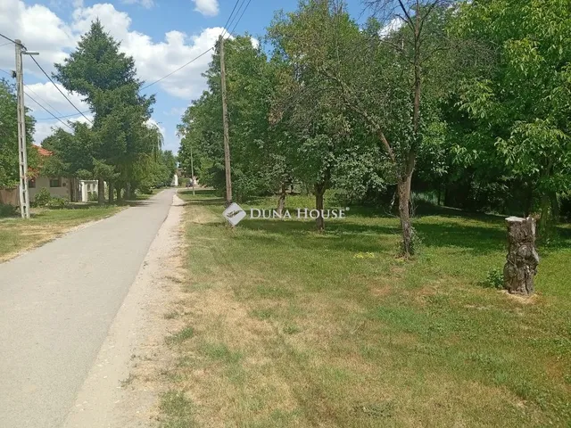 Eladó telek Szaporca 3950 nm