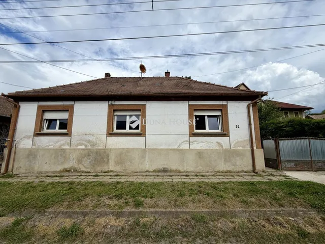 Eladó ház Komló 93 nm