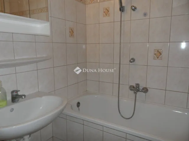 Kiadó lakás Pécs, Vargha Damján utca 52 nm