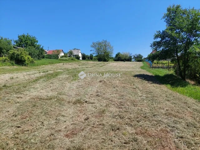 Eladó telek Pécs 6866 nm