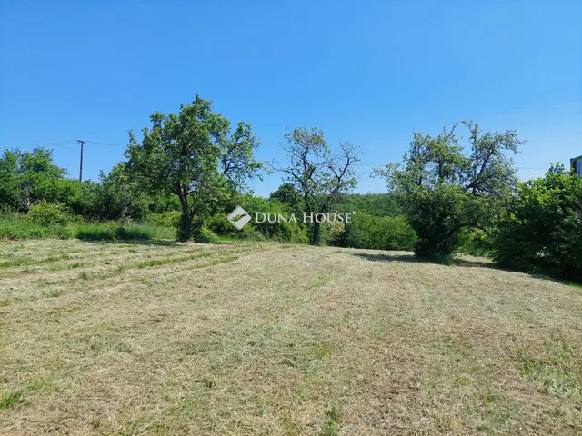 Eladó telek Pécs 6866 nm