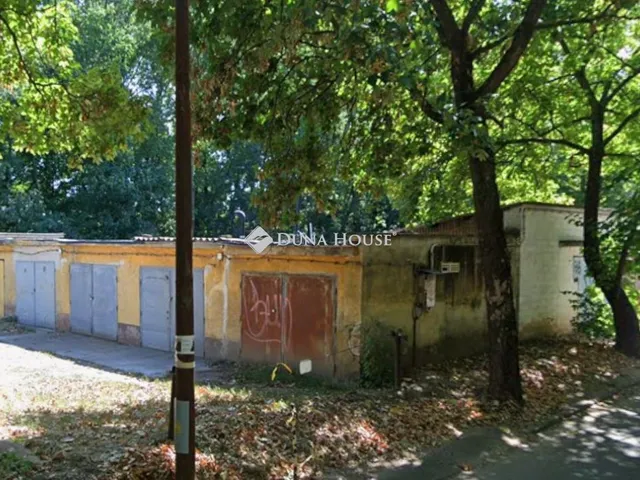 Eladó garázs Pécs 17 nm