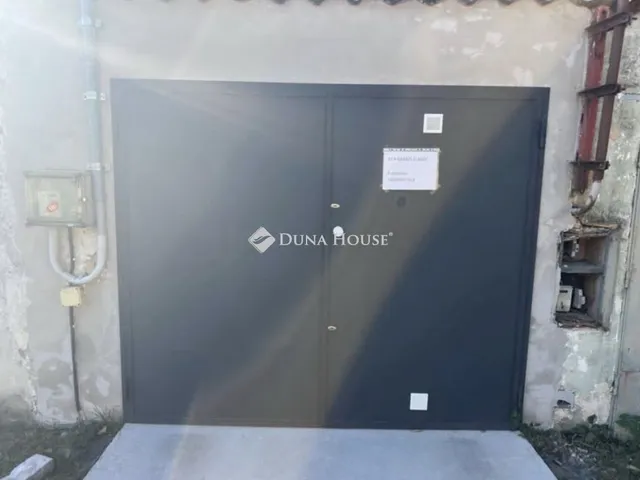 Eladó garázs Pécs, Bokor utca 16 nm