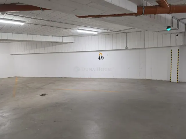 Kiadó garázs Pécs 15 nm