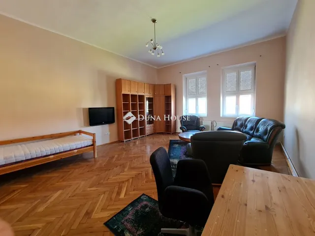 Kiadó lakás Pécs 61 nm