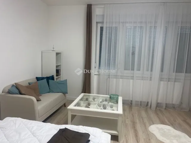 Kiadó lakás Pécs 122 nm