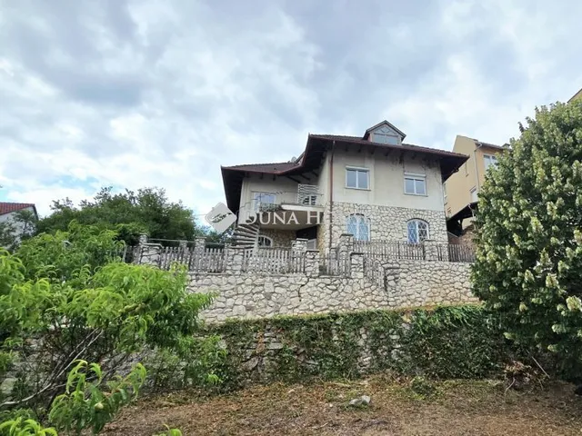 Eladó ház Pécs 350 nm