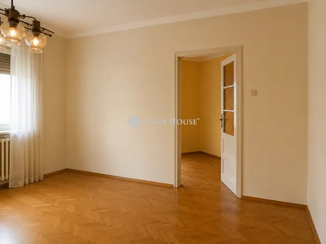 Eladó lakás Pécs 87 nm