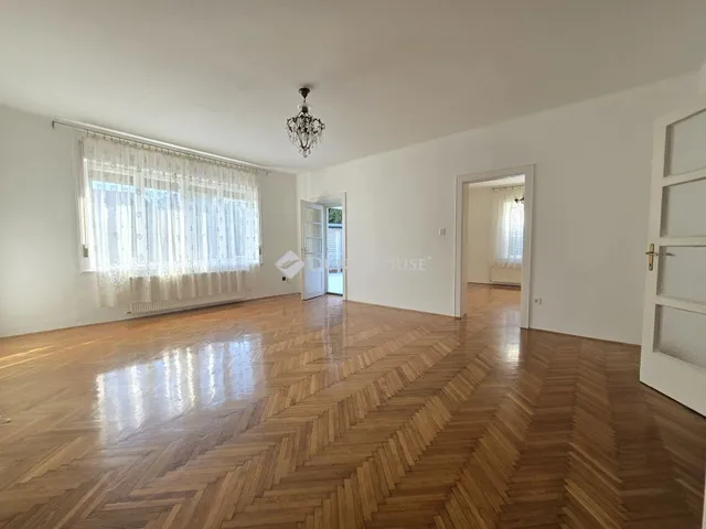 Kiadó lakás Pécs, Surányi Miklós út 129 nm
