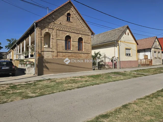 Eladó ház Szűr 90 nm