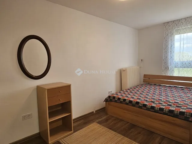 Kiadó lakás Pécs, Varsány utca 47 nm