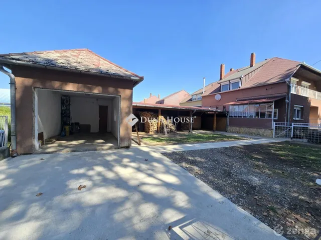 Eladó ház Szentlőrinc, Móricz Zsigmond utca 180 nm