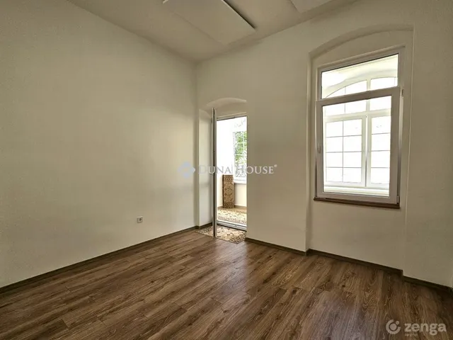Eladó lakás Pécs, Király utca 26 nm