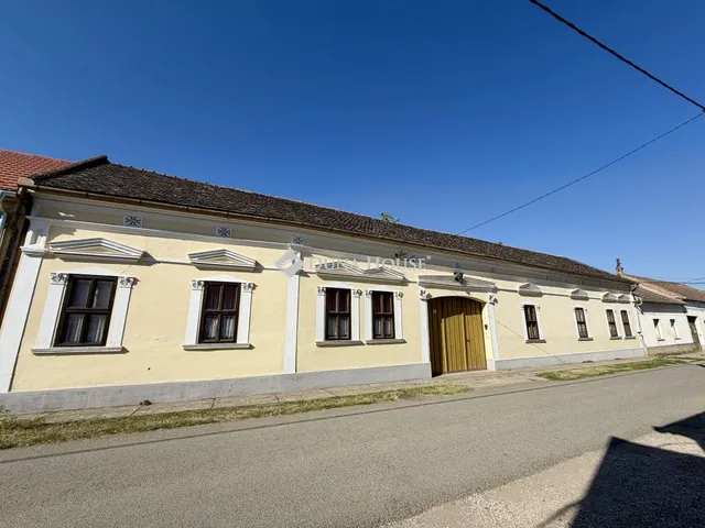 Eladó ház Bóly 255 nm